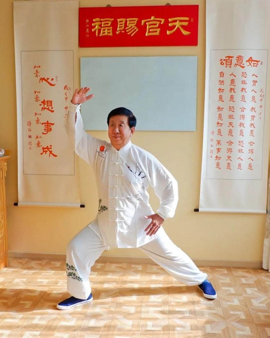Master Li Chuncai practicing qigong